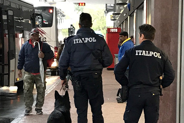 Italpol servizio autostazione con unità cinofila