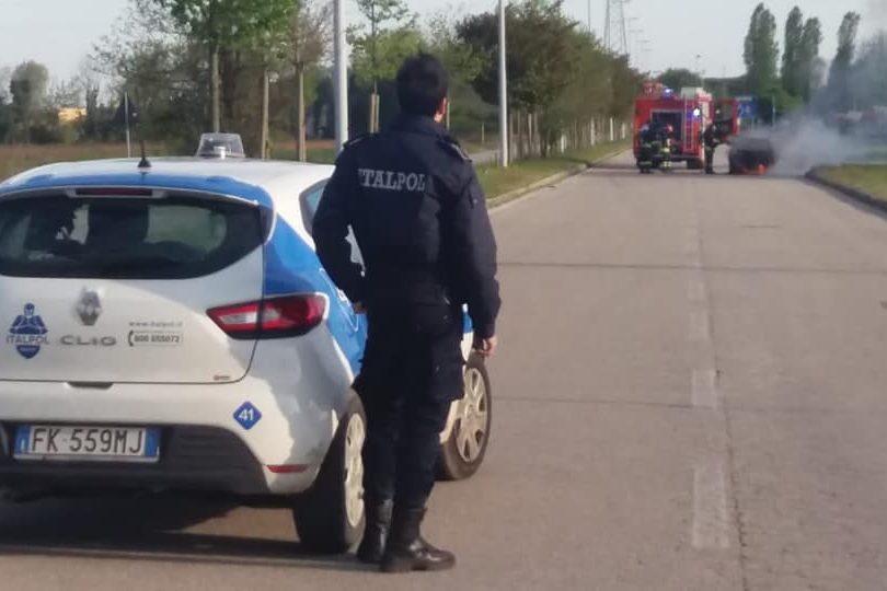 lauzacco_140419 auto prende fuoco italpol