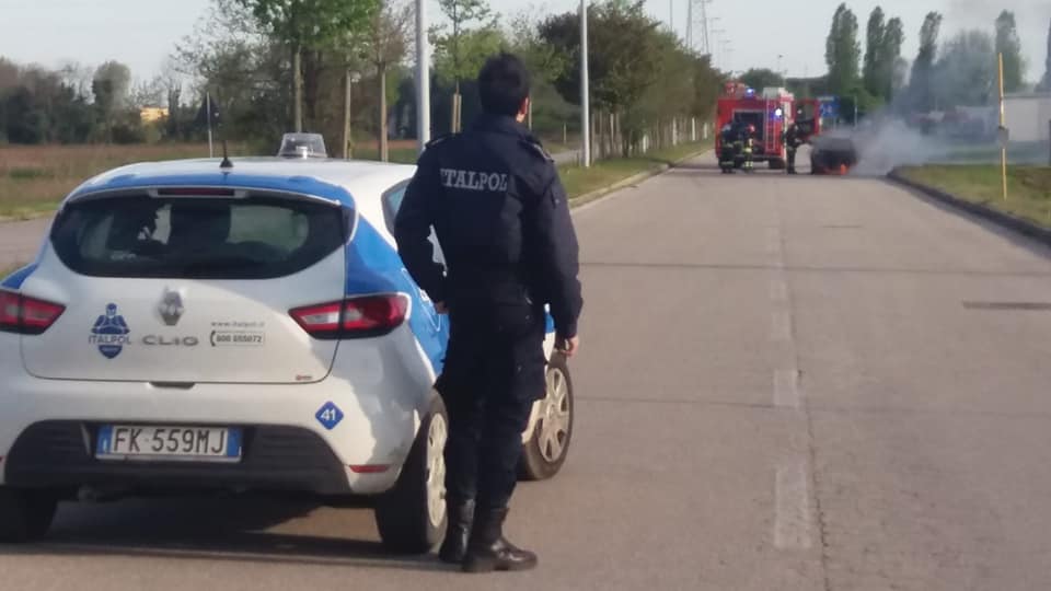 lauzacco_140419 auto prende fuoco italpol